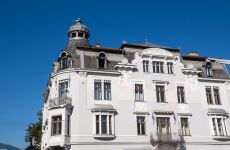 Das Antauerhaus, dreigeschossiges Wohnhaus mit reich dekorierter Fassade