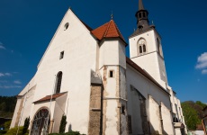 Aussenansicht Stadtpfarrkirche mit Glockenturm