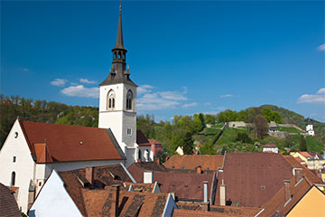 Außenansicht der Stadtpfarrkirche von Bruck an der Mur